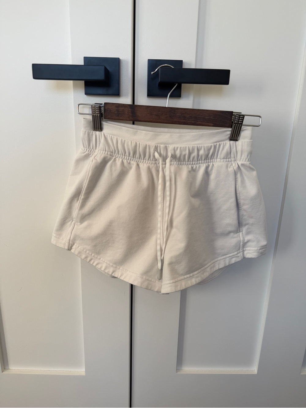 Lululemon white Inner glow shorts